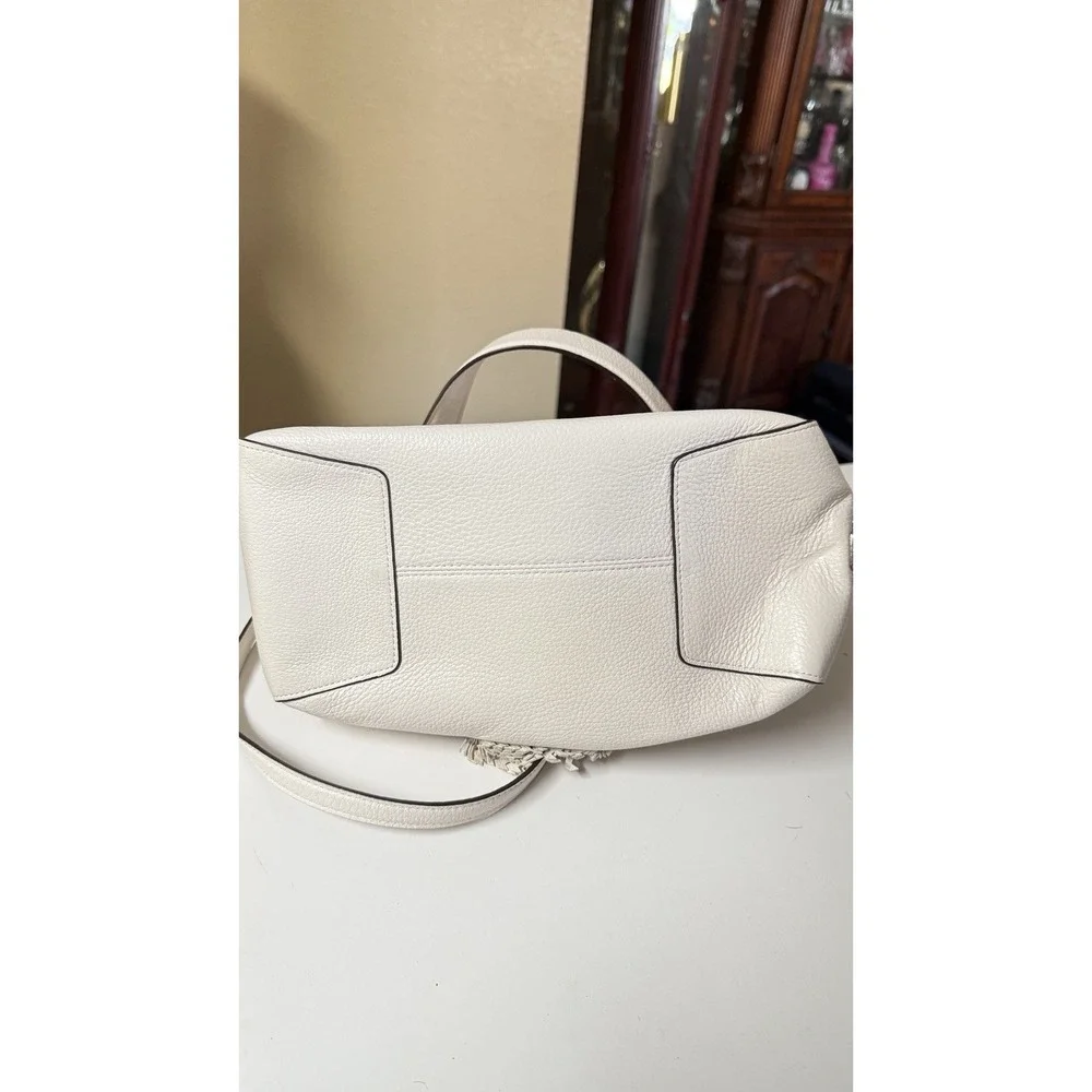 Coach Everly Drawstring Shoulder Bag C5671 Chalk Pebbled Leather Women's Purse‎